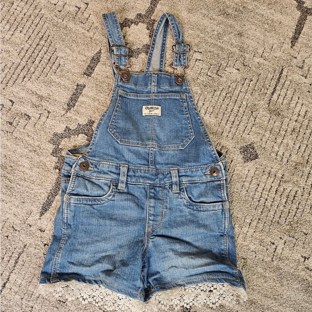 OshKosh B'gosh girls Short over-alls size 5 lace at hem